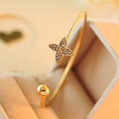 Gold Plated Sleek Flower Bracelet artificial imitation fashion jewellery online