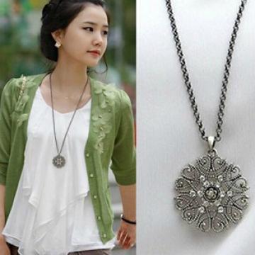 Flower Design Silver Plated  Round Necklace artificial imitation fashion jewellery online